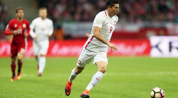 Polish National Team win with Armenia. Amazing goal by Robert Lewandowski in last seconds!